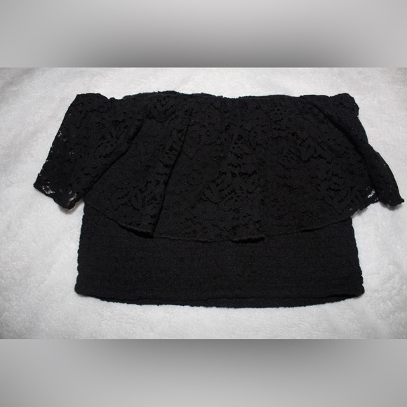 (2 Items)Hollister Reversible Tube Top & Hollister Smocked Ruffle Crop Tube Top - Picture 6 of 7